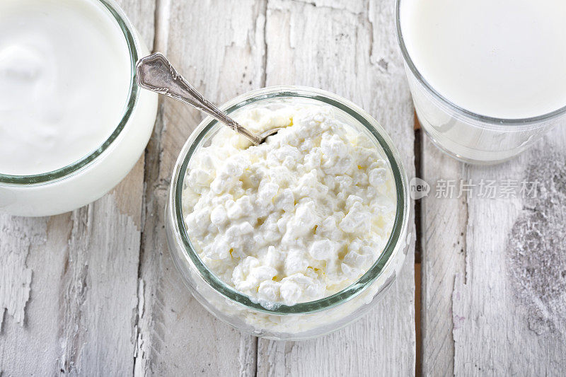 乳制品——牛奶、酸奶和白软干酪