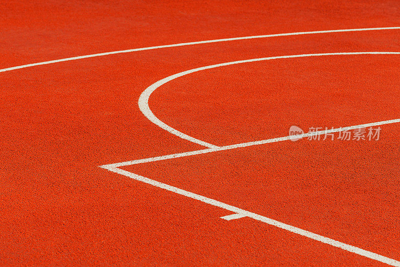 极简主义的抽象背景与白色线条的橙色格子户外篮球场。