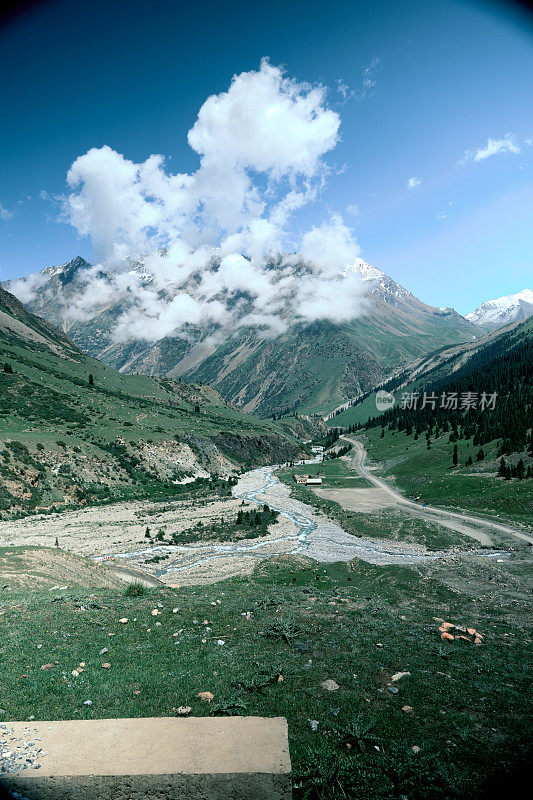 南天山巴斯科恩山脉的观景