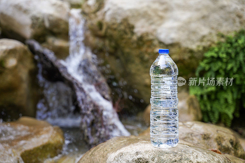 塑料水瓶天然水源