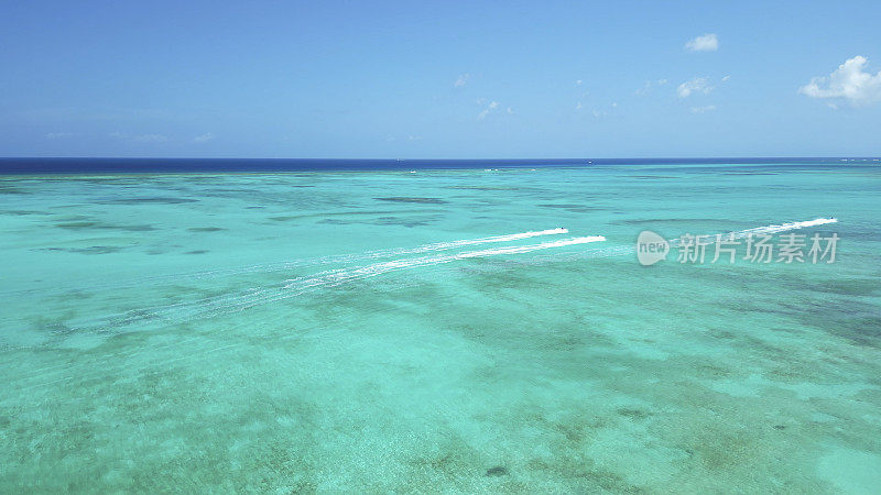 热带海洋和喷气船鸟瞰图