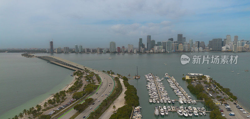 从比斯坎湾俯瞰迈阿密