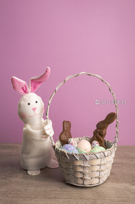 复活节篮子和玩具兔