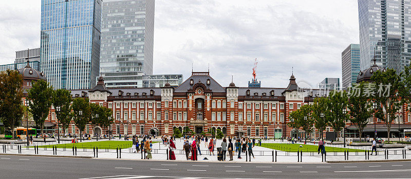 东京站-主入口建筑的正面视图