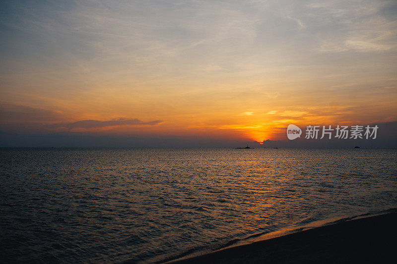泰国帕岸岛禅宗海滩上的日落