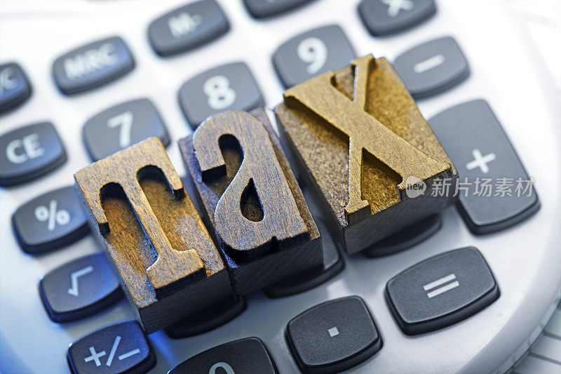 拼出“Tax”的字母放在计算器上