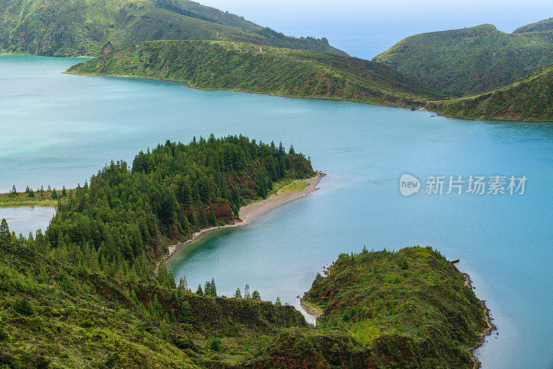 亚述尔群岛-火湖泻湖