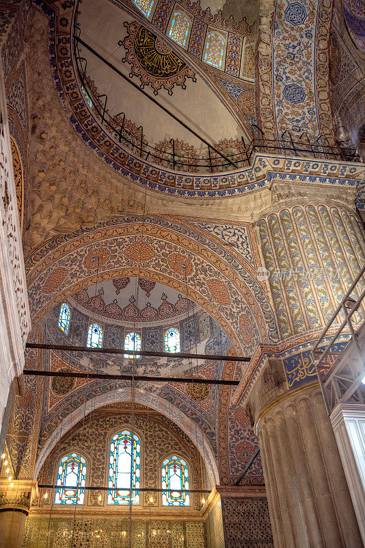 伊斯坦布尔苏丹艾哈迈德清真寺蓝色清真寺的内部