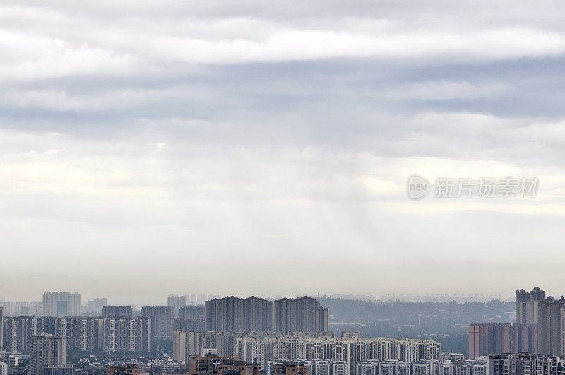 城市天际线在日出，成都，中国