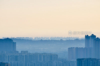 城市天际线在日出，成都，中国