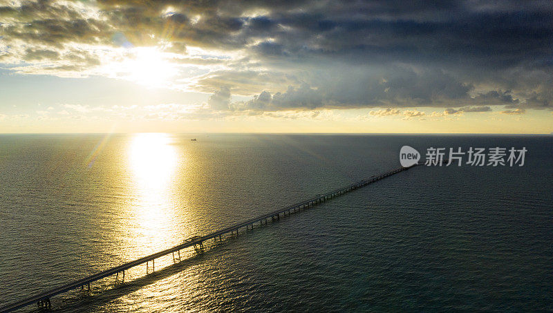 海上管道鸟瞰图