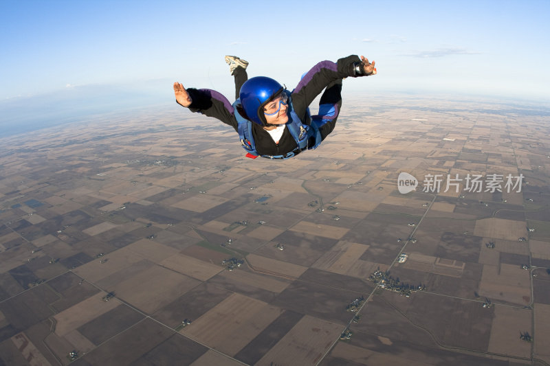 版权免费库存照片:快乐的女人跳伞