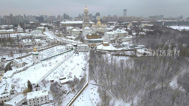 鸟瞰图基辅-佩切尔斯克拉夫拉冬季，基辅，乌克兰。