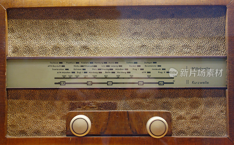 50年代的棕色德国老式收音机