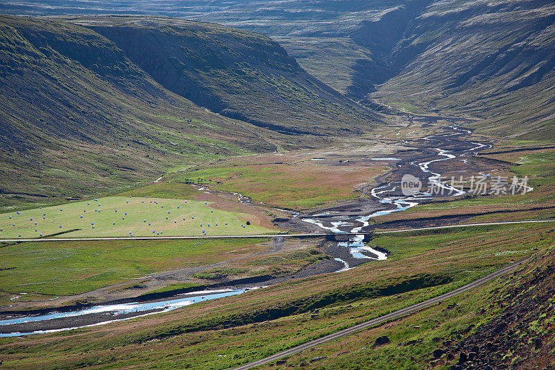 西峡湾峡谷全景图。冰岛。