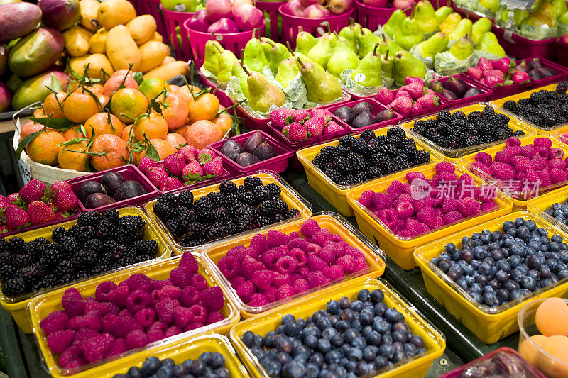 加拿大蒙特利尔农贸市场的水果和蔬菜。
