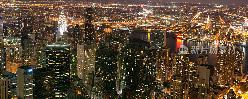 曼哈顿和克莱斯勒大厦夜间鸟瞰图