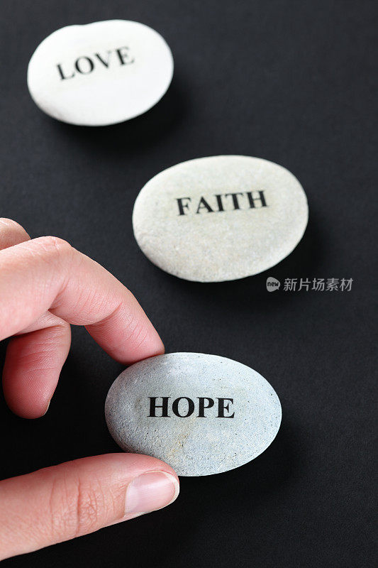 希望、信仰和爱情之石