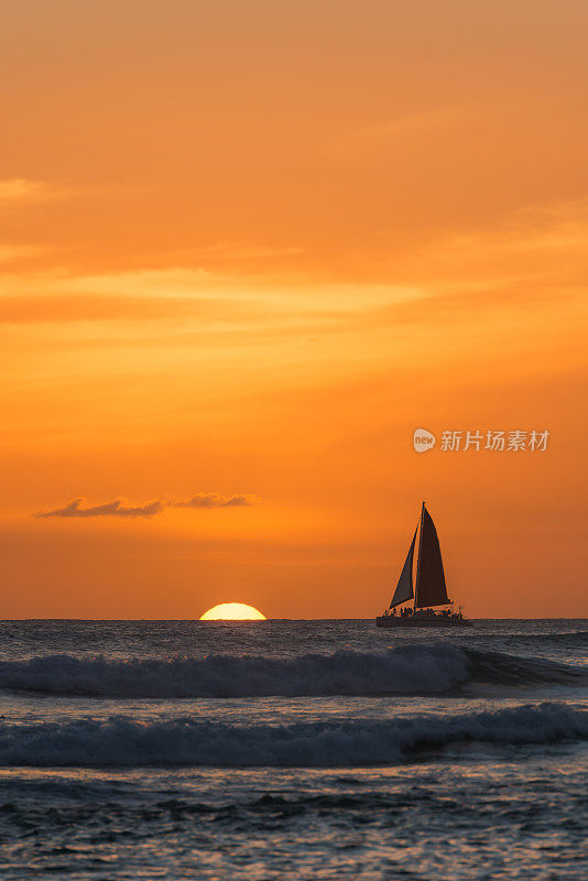 夕阳从威基基海滩