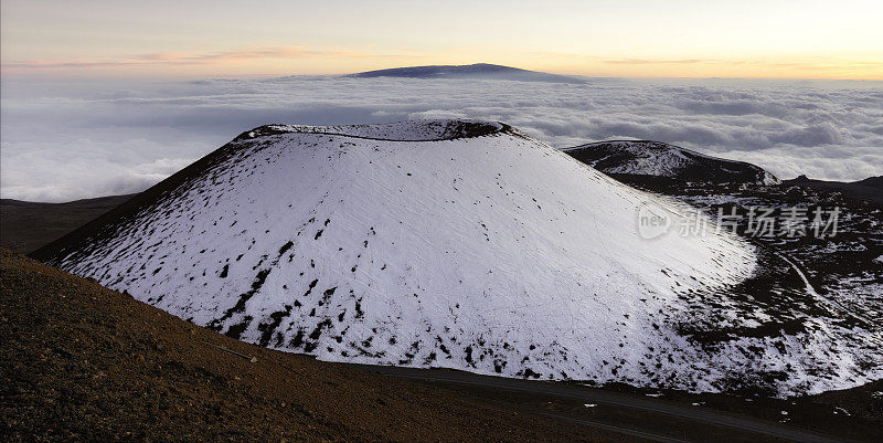 莫纳克亚山火山口