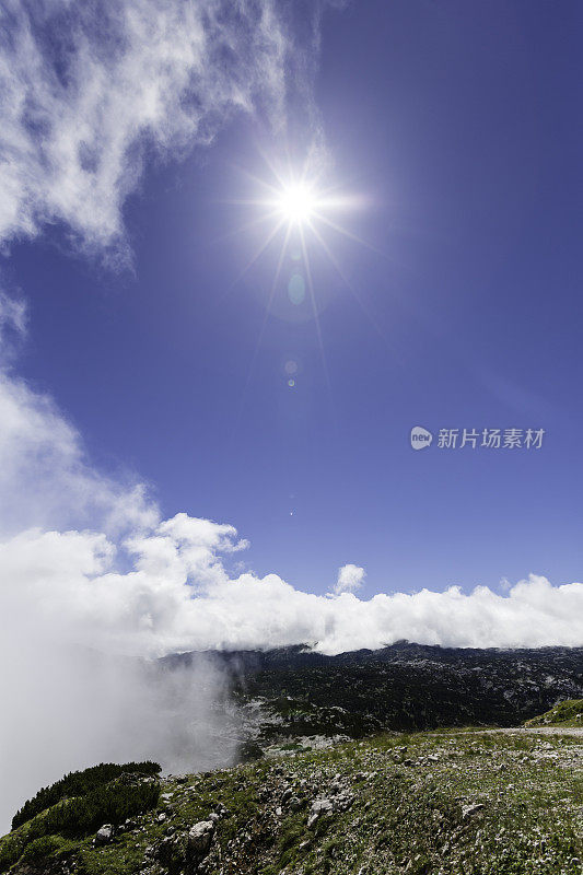 阿尔卑斯山在云中