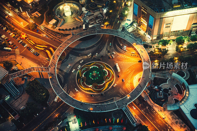 上海浦东环形交通环岛的鸟瞰图