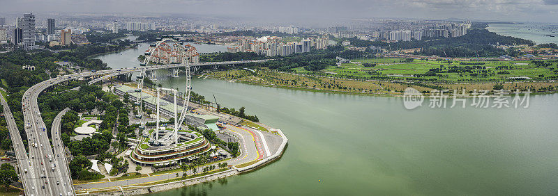 新加坡滨海湾高速公路和高楼大厦的空中全景图