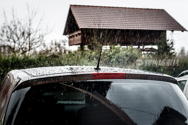雨天的汽车
