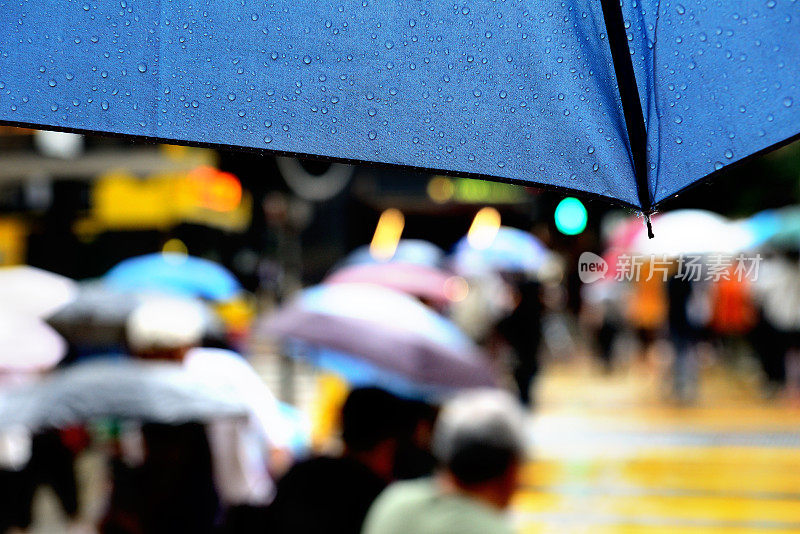 雨中的香港街道