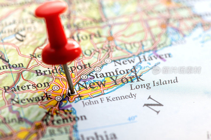 纽约在地图上用红色图钉标出