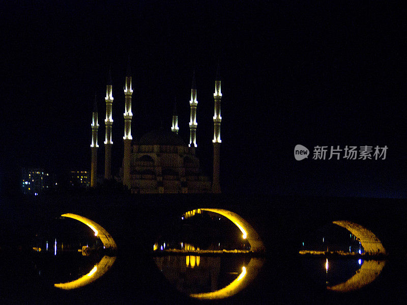 阿达纳萨班奇清真寺