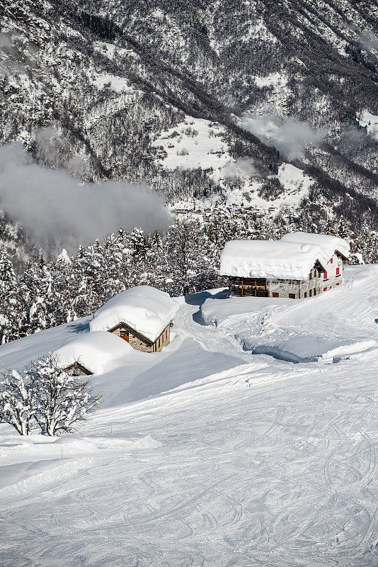 意大利阿尔卑斯滑雪胜地景观