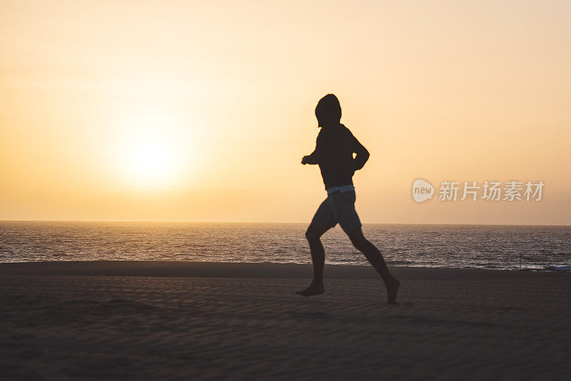 当太阳从地平线升起时，没有什么比跑步更好的了