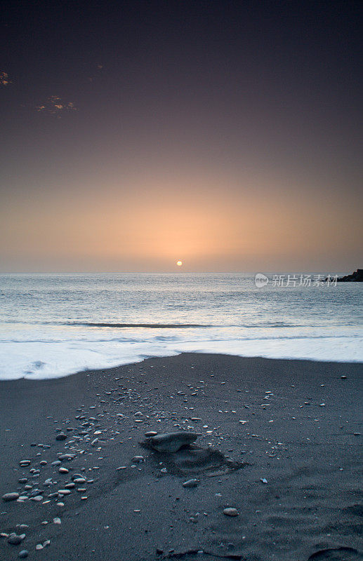 日落在海岸