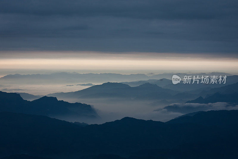 早上是峨眉山