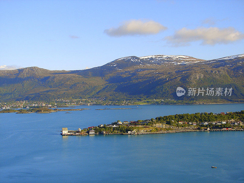 挪威:令人印象深刻的奥勒松新艺术海湾日落，挪威戏剧性的风景，斯堪的纳维亚-北欧国家