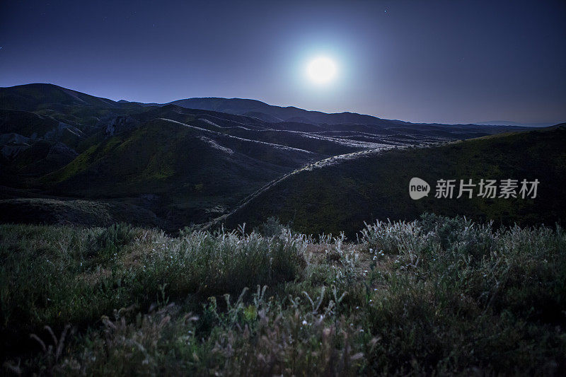 月光下的地震山脉，卡里佐平原国家纪念碑