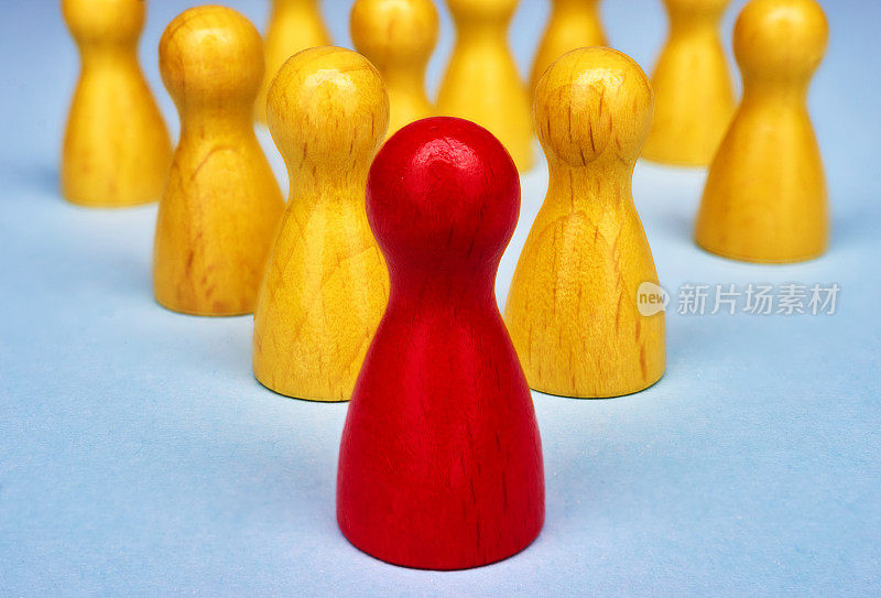 黄色和红色的游戏人物象征领导