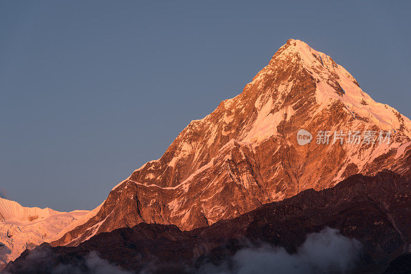 Annapurna南部日落特写