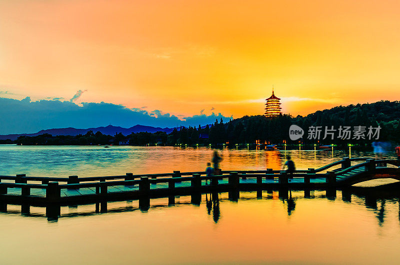 日落时美丽的杭州西湖风光