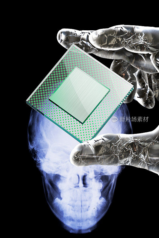 人工智能机器人金属手抓取CPU。