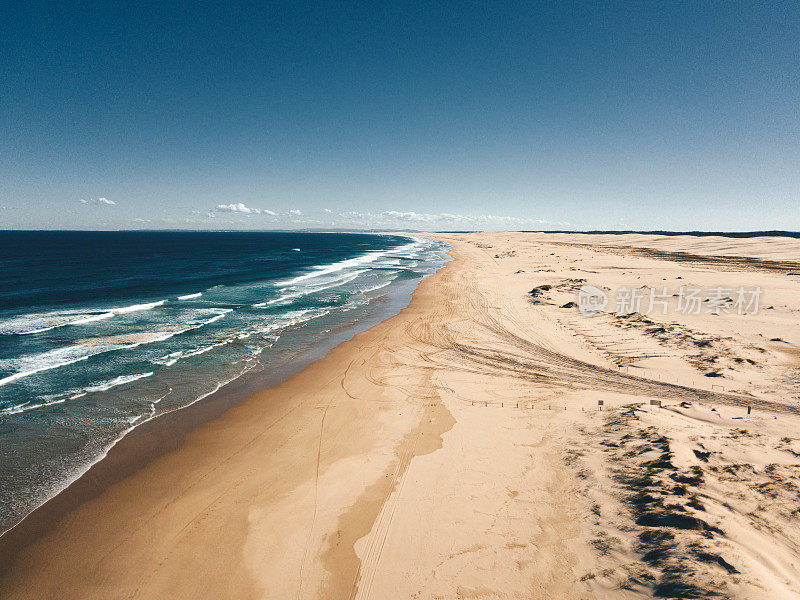 澳洲狂野的海岸线与波浪