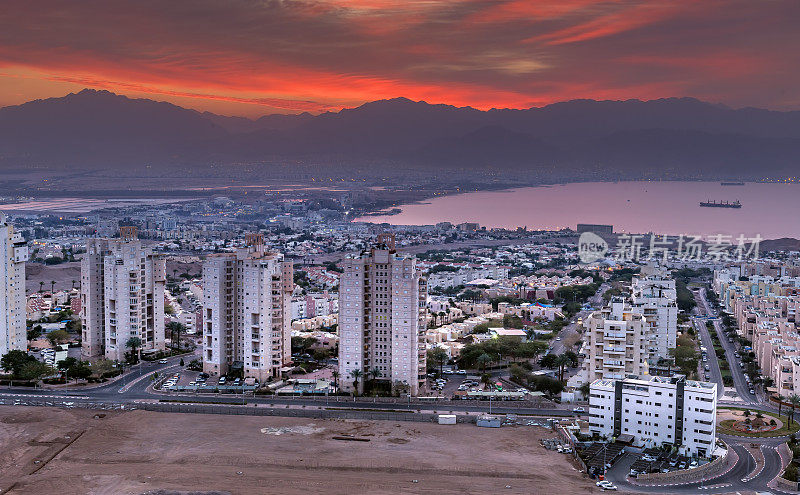埃拉特(以色列)和亚喀巴(约旦)城市全景鸟瞰图