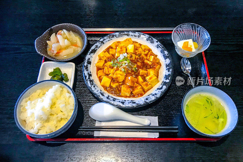 麻婆豆腐或麻婆豆腐午餐