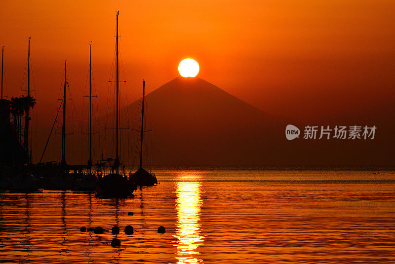 富士山和日落后的日落