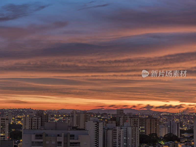 日落在建筑在圣保罗，巴西