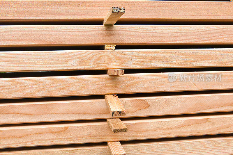 锯木厂的木板堆
