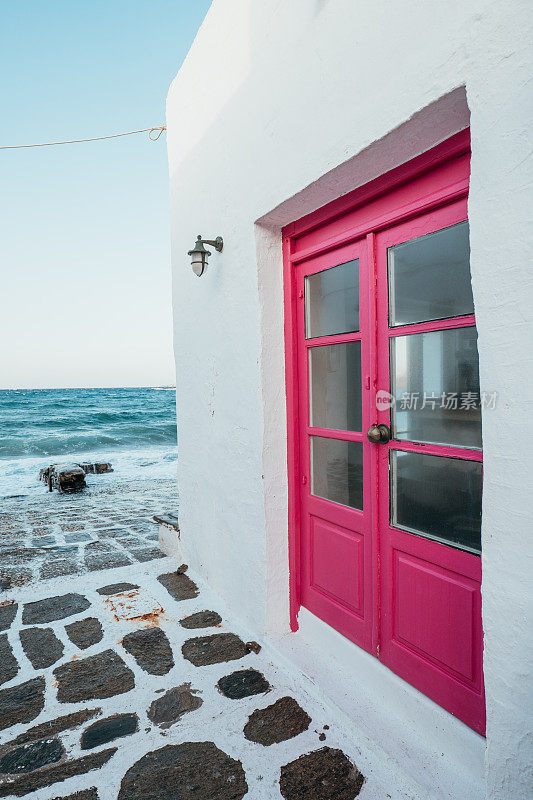 希腊帕罗斯通往大海的小巷子