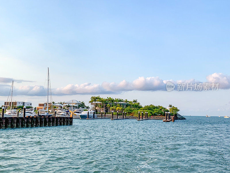 Boathaven海滩公园，澳大利亚热带圣灵群岛的Airlie海滩。