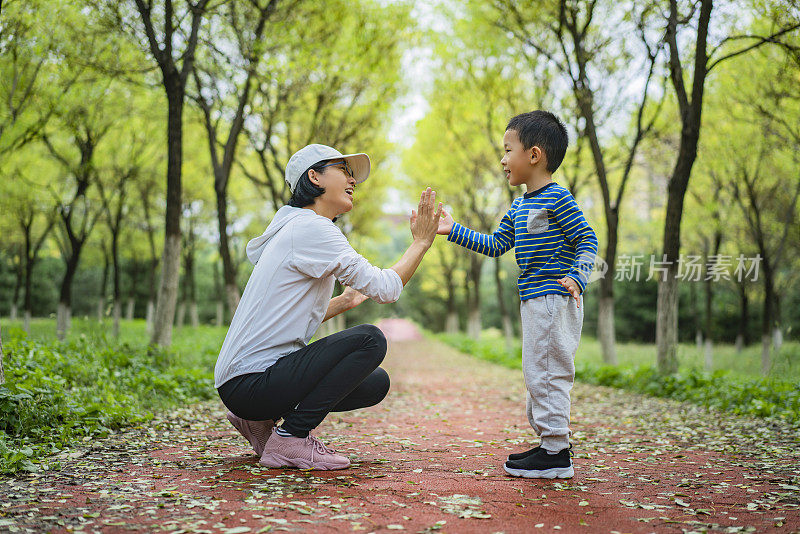 母亲和婴儿